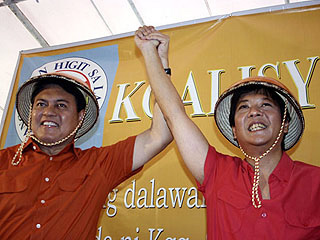 NP head Sen. Manuel Villar formally seals his party's alliance with Ilocos Norte Rep. Ferdinand Marcos Jr. of the KBL Friday in Mandaluyong. <b>Benjie Castro</b>