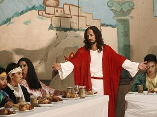 Devotee reenacts role of Jesus at Mandaluyong Senakulo