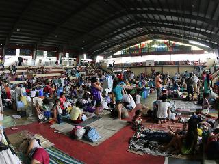 Flood victims take shelter in Angono gym