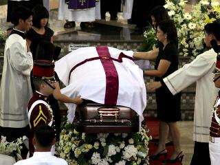 Robredos family bids farewell to their departed loved one
