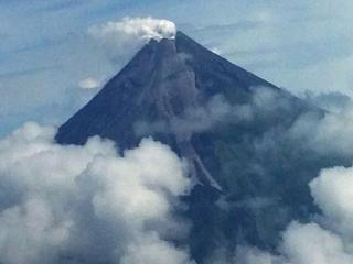 Mayon spews ash; five hikers killed