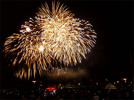 Music and fireworks at the Manila Bay