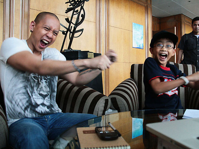 YouTube sensation Mikey Bustos and how to be 'Pilipino' | GMA News Online