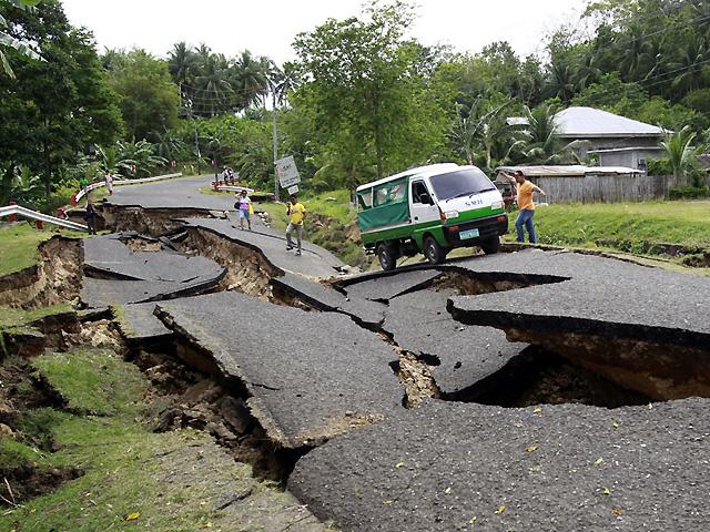 Guihulngan, Negros 'severely damaged' by quake, urgently needs supplies