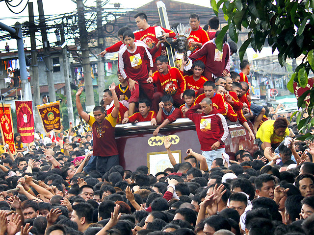 Black Nazarene pre-dawn procession on Good Friday draws devotees | GMA ...