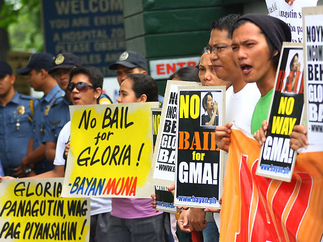 Anti-, pro-Arroyo groups cross paths at Sandiganbayan hearing | GMA ...