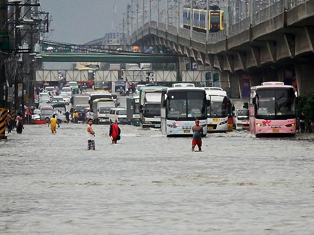 NDRRMC: More than 800,000 affected by rains, flooding | GMA News Online