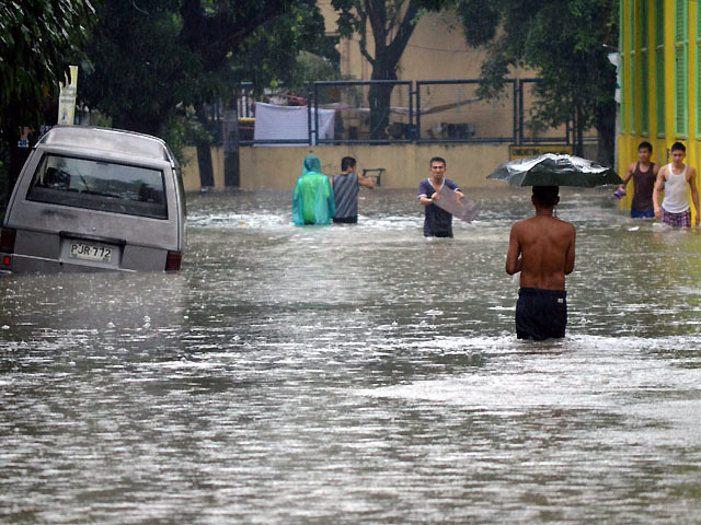 Valenzuela Declares State Of Calamity In Wake Of Floods GMA News Online   ZZZ 080712 Marulas Valenzue 