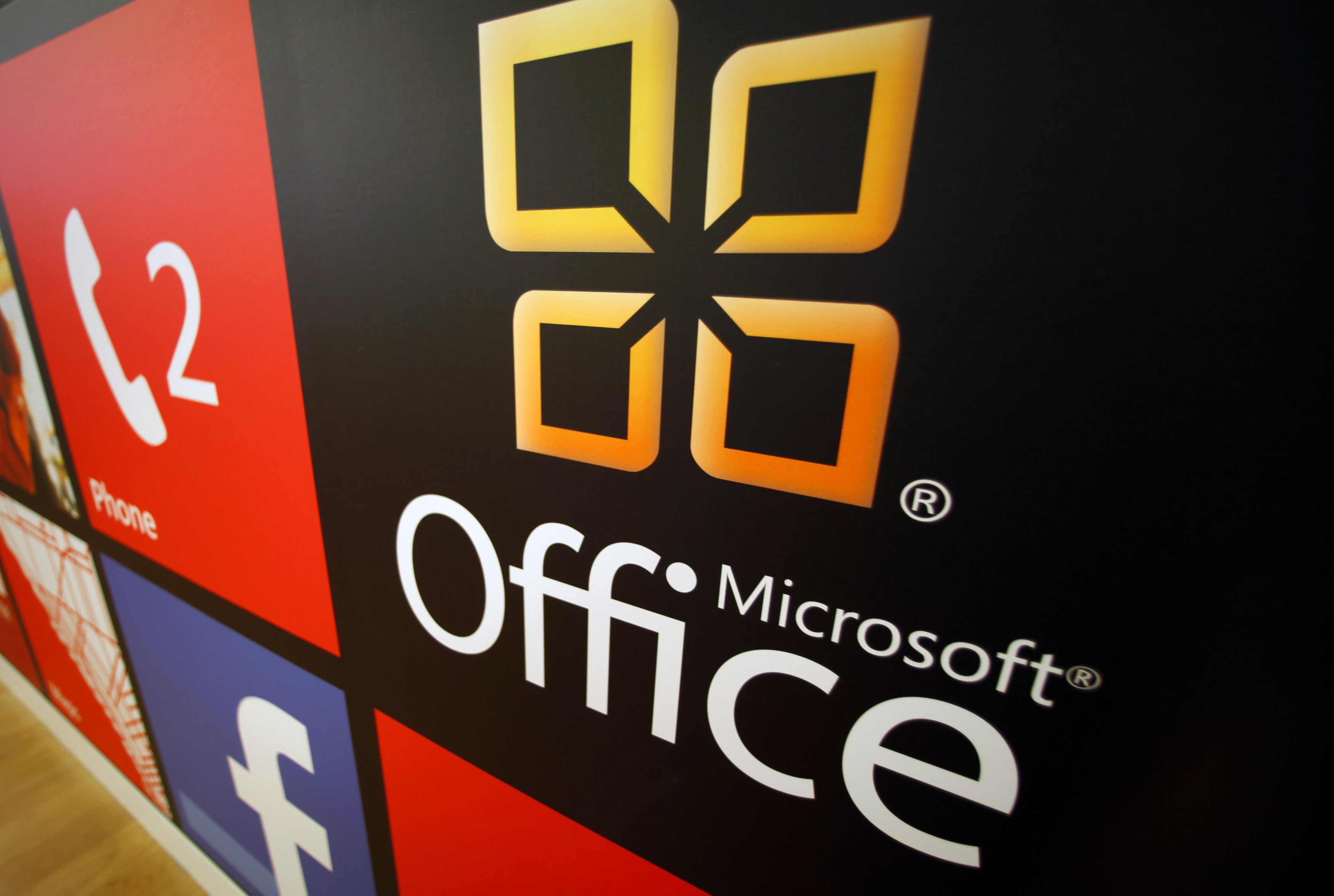 Microsoft office store. Продукция Microsoft. Microsoft продукты. Майкрософт офис. Товары Майкрософт.